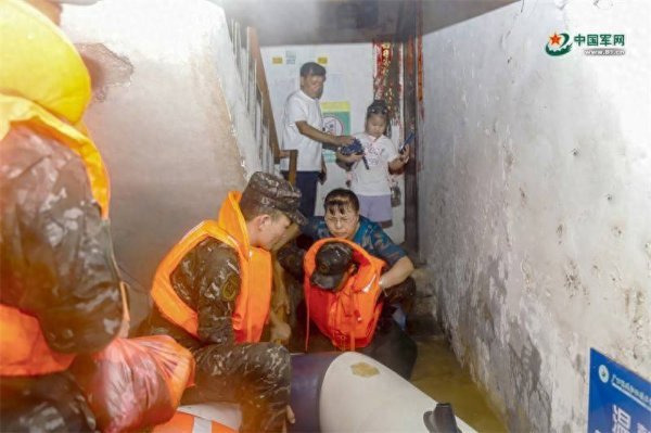 中祥配资 广西河池强降雨致洪水倒灌 武警官兵展开紧急救援